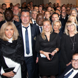 Le président de la République Emmanuel Macron et la première dame Brigitte Macron reçoivent les membres du Variétés club de France au palais de l'Elysée à Paris le 14 octobre 2021. © Laurent Zabulon / Pool / Bestimage