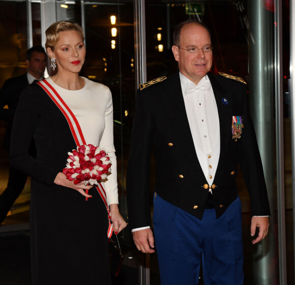 La princesse Charlene et le prince Albert II de Monaco durant la soirée de gala au Grimaldi Forum le 19 novembre 2018 dans le cadre de la Fête Nationale Monégasque 2018. © Bruno Bebert / PRM / Bestimage 