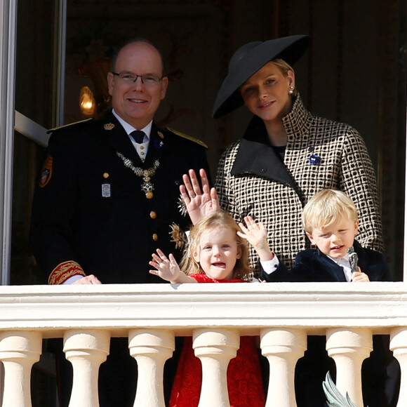 Le prince Albert II de Monaco, sa femme la princesse Charlene et leurs enfants, la princesse Gabriella et le prince Jacques - La famille princière de Monaco au balcon du palais lors de la fête nationale monégasque, à Monaco. © Jean-François Ottonello / Nice Matin / Bestimage 