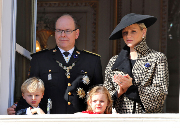 Le prince Albert II de Monaco, sa femme Charlene et leurs enfants, la princesse Gabriella et le prince Jacques - La famille princière de Monaco au balcon du palais lors de la fête nationale monégasque, à Monaco. Le 19 novembre 2018. © Dominque Jacovides / Bestimage 