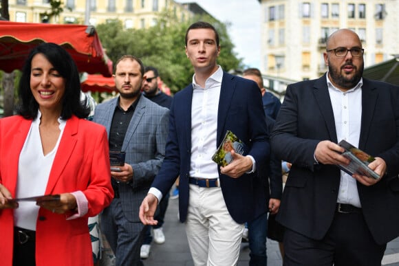 Jordan Bardella, président du Rassemblement National, député européen pour la campagne électorale arrive au marché de la Libération à Nice le 9 otobre 2021. © LIonel Urman / Bestimage