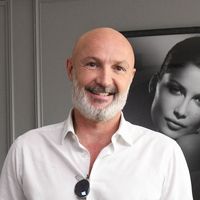 Frank Leboeuf torse nu et pectoraux saillants : il dévoile son corps d'athlète à 53 ans