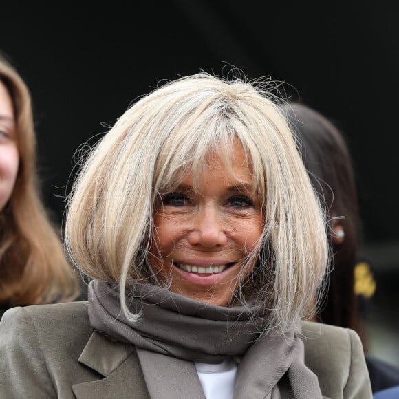 La Première Dame, Brigitte Macron, lit la dictée ELA, rédigée par Hervé Le Tellier (prix Goncourt) et intitulée "La gymnastique des mots ", aux collégiens pour la 18ème édition en soutien à l'Association Européenne de Leucodystrophie (ELA), au collège Amédée Dunois à Boissy-Saint-Léger, France © Dominique Jacovides/Bestimage