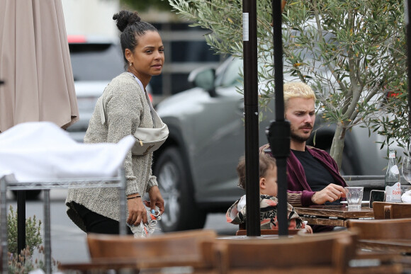 Matt Pokora (M. Pokora), sa femme Christina Milian et leur fils Isaiah sont allés déjeuner au restaurant Mauro's Cafe à West Hollywood, Los Angeles, le 7 juin 2021.