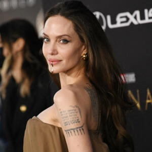 Angelina Jolie lors de la première de "Les Eternels" au DolbyTheater, à Hollywood, le 18 octobre 2021. Photo By Sthanlee B. Mirador/SPUS/ABACAPRESS.COM