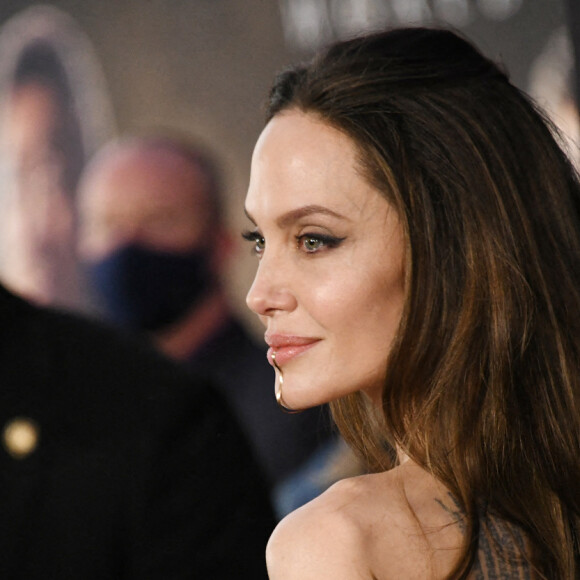 Angelina Jolie lors de la première de "Les Eternels" au DolbyTheater, à Hollywood, le 18 octobre 2021. Photo By Sthanlee B. Mirador/SPUS/ABACAPRESS.COM