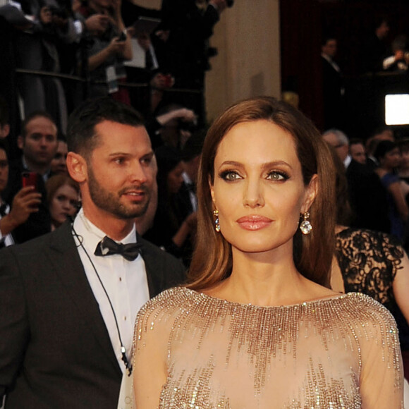 Angelina Jolie (habillée en Elie Saab) - 86ème cérémonie des Oscars à Hollywood, le 2 mars 2014. 