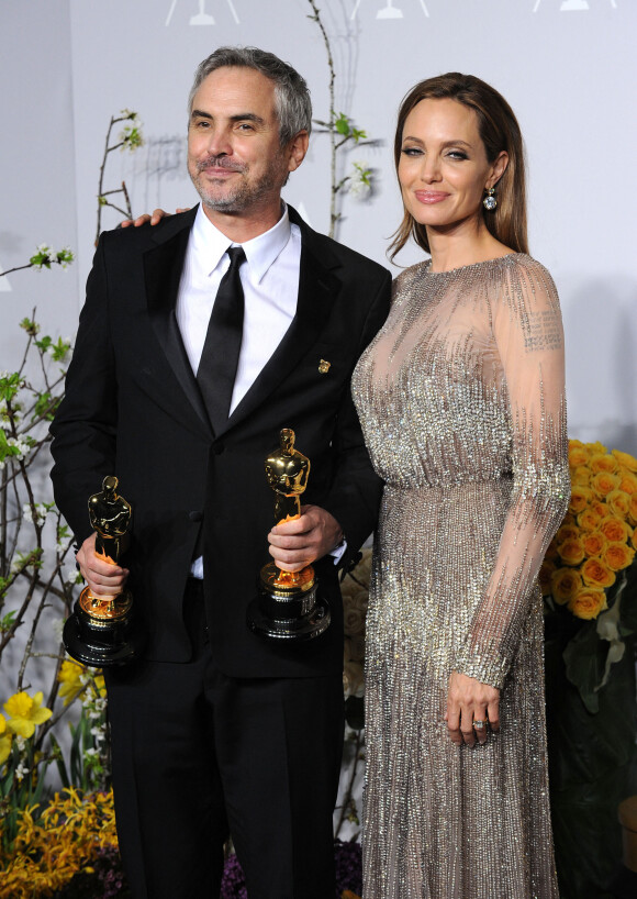 Alfonso Cuaron, Angelina Jolie - Pressroom - 86ème cérémonie des Oscars à Hollywood, le 2 mars 2014. 