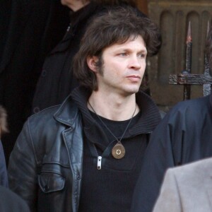 Info - M6 dévoilera, dimanche, la vidéo des auditions du chanteur Bertrand Cantat devant la justice lituanienne en août 2003, quelques jours après la mort de Marie Trintignant - BERTRAND CANTAT - OBSEQUES DE ALAIN BASHUNG EN L'EGLISE DE SAINT-GERMAIN-DES-PRES 