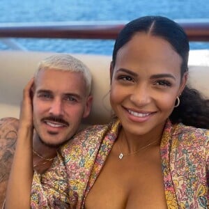 Christina Milian à Paris avec M. Pokora : elle s'ouvre une folie piercing, et montre tout