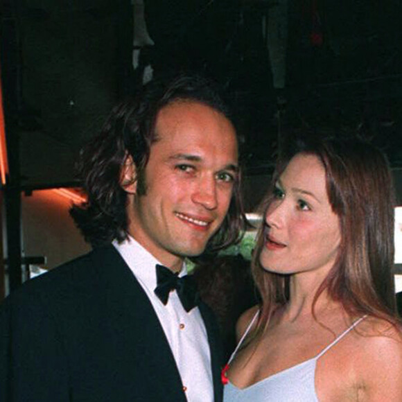 CARLA BRUNI ET VINCENT PEREZ - L'EQUIPE DU FILM LA REINE MARGOT AU FESTIVAL DE CANNES