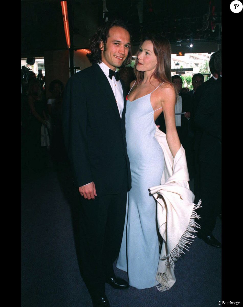 CARLA BRUNI ET VINCENT PEREZ - L'EQUIPE DU FILM LA REINE MARGOT AU FESTIVAL DE CANNES