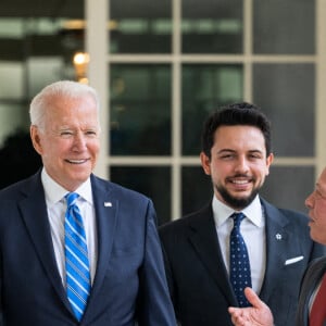 Joe Biden (président des Etats-Unis), et la Première Dame Jill Biden, reçoivent le roi de Jordanie Abdallah II, la reine Rania al-Yassin et le prince Hussein ben Abdallah dans le bureau ovale de la Maison Blanche à Washington DC, le 19 juillet 2021.