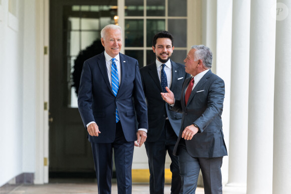 Joe Biden (président des Etats-Unis), et la Première Dame Jill Biden, reçoivent le roi de Jordanie Abdallah II, la reine Rania al-Yassin et le prince Hussein ben Abdallah dans le bureau ovale de la Maison Blanche à Washington DC, le 19 juillet 2021.