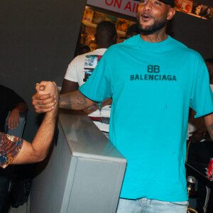 Exclusif - Booba lors de la soirée « Come Chill with Booba » au bar Le Tube à Dubaï le 21 octobre 2021. © Nicolas Briquet / Bestimage  Exclusive - No web en Suisse / Belgique Celebs at the "Come chill with Booba" party at Le Tube bar in Dubai 