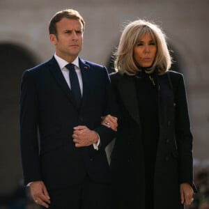 Le président de la République française, Emmanuel Macron et sa femme la Première Dame, Brigitte Macron lors de la cérémonie d'hommage national à Hubert Germain, chancelier d'honneur de l'Ordre de la Liberation et dernier Compagnon de la Liberation dans la cour d'honneur des Invalides à Paris. © Romain Gaillard/Pool/Bestimage 