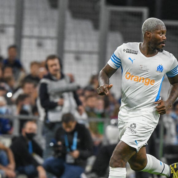 Djibril Cissé - Match des héros entre l'équipe OM Legends et l'équipe UNICEF au stade Orange Velodrome à Marseille le 13 octobre 2021. Soutenu par la Fondation D. Drogba, Orange et l'Olympique de Marseille, l'Unicef a organisé cette rencontre afin de financer un projet d'accès à l'éducation en Côte d'Ivoire. La Team OM de légende s'impose 7-4 au stade Vélodrome face à la Team Unicef. © Jean-René Santini/Bestimage