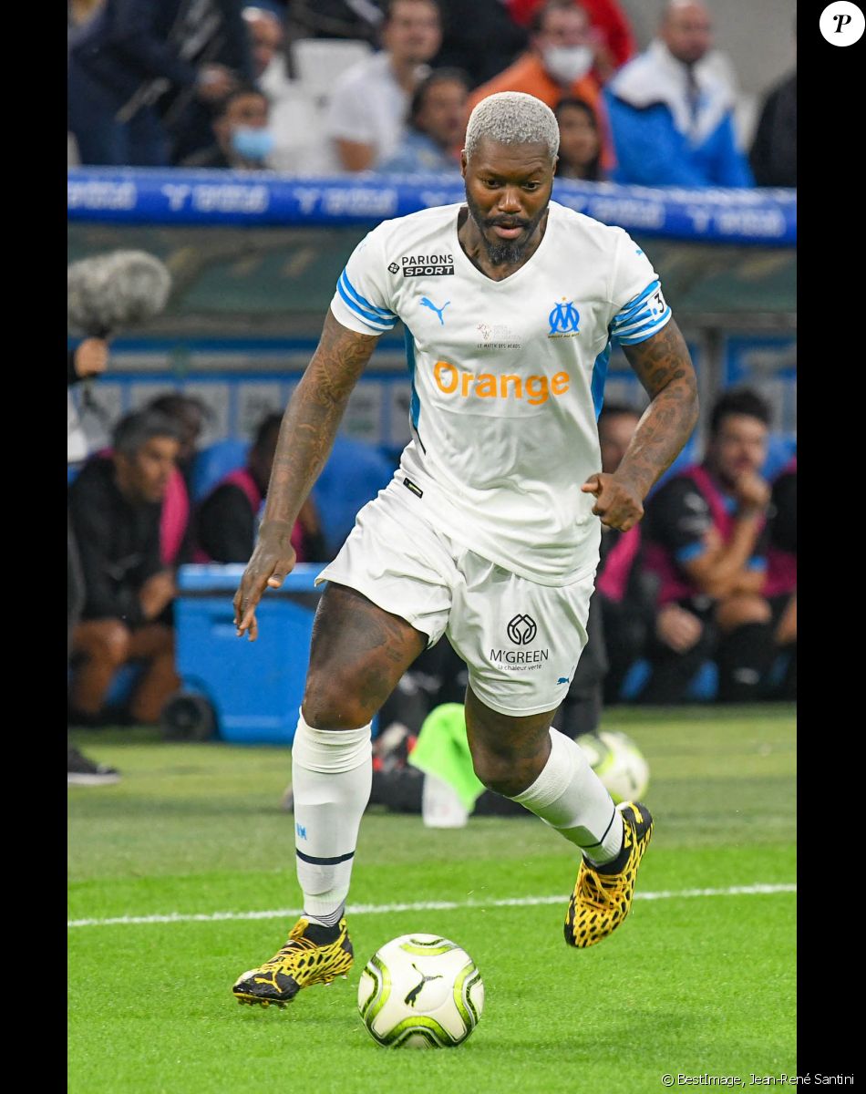 Djibril Cissé - Match des héros entre l'équipe OM Legends et l'équipe UNICEF au stade Orange Velodrome à Marseille le 13 octobre 2021. Soutenu par la Fondation D. Drogba, Orange et l'Olympique de Marseille, l'Unicef a organisé cette rencontre afin de financer un projet d'accès à l'éducation en Côte d'Ivoire. La Team OM de légende s'impose 7-4 au stade Vélodrome face à la Team Unicef. © Jean-René Santini/Bestimage