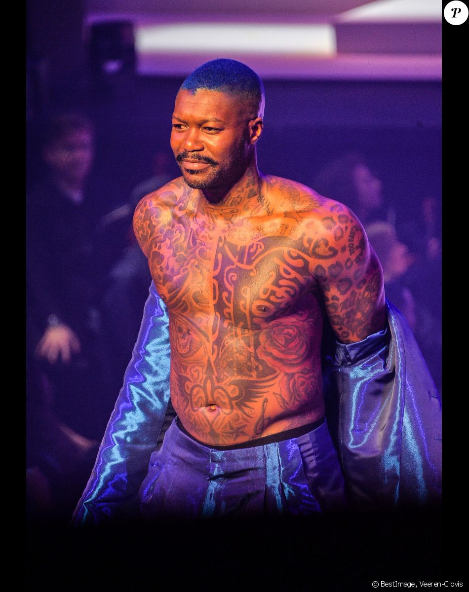 Djibril Cissé lors du dernier défilé de mode Haute-Couture printemps-été 2020 "Jean-Paul Gaultier" au théâtre du Châtelet à Paris, France, le 22 janvier 2020. Communiqué de presse envoyé vendredi 17 janvier par la maison Jean Paul Gaultier signé du couturier lui-même, il précisait : "Le 22 janvier 2020, je fêterai mes 50 ans de carrière dans la mode avec un grand défilé-show Haute Couture, au Théâtre du Chatelet. Ce sera aussi mon dernier défilé". © Veeren-Clovis/Bestimage