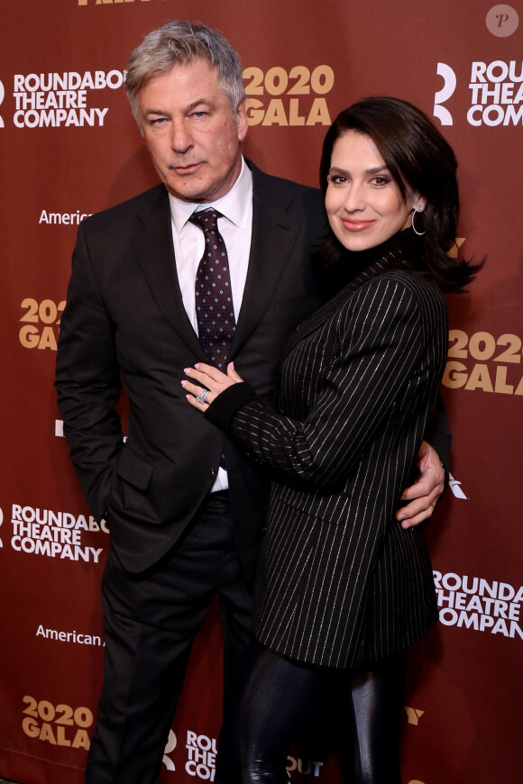 Alec Baldwin et sa femme Hillaria à la soirée de gala "Roundabout Theatre Company" (une société de théâtre à but non lucratif) à New York, le 2 mars 2020.