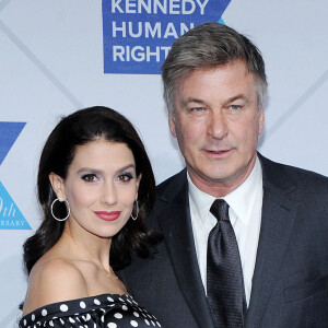 Alec Baldwin et sa femme Hilaria lors du photocall de la soirée Kennedy Human Rights à New York le 12 décembre 2018.