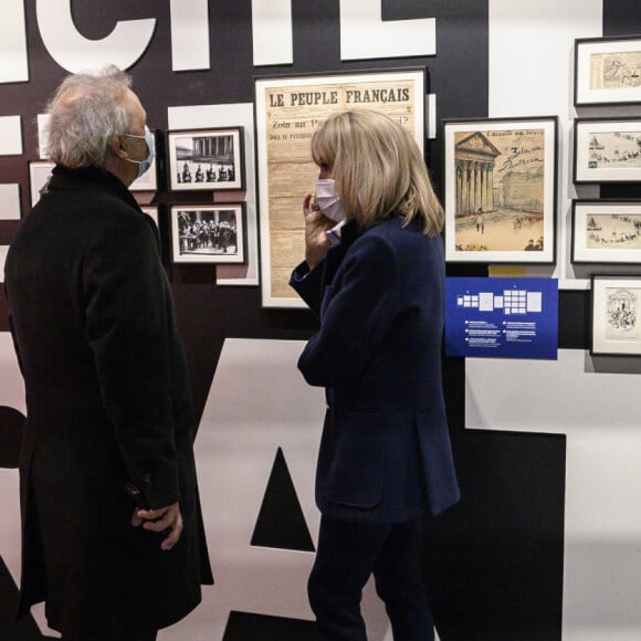 La Premier Dame Brigitte Macron lors de la visite de la Maison Zola et l'inauguration du musée Dreyfus à Medan, France, le 26 octobre 2021.