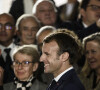 Le président de la République française Emmanuel Macron, avec l'écrivain et journaliste Martine Le Blond-Zola (arrière-petite-fille de l'écrivain Emile Zola) lors de la visite de la Maison Zola et l'inauguration du musée Dreyfus à Medan, France, le 26 octobre 2021.
