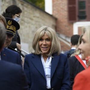 La Premier Dame Brigitte Macron lors de la visite de la Maison Zola et l'inauguration du musée Dreyfus à Medan, France, le 26 octobre 2021.