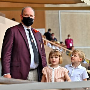 Le prince Albert II de Monaco et ses enfants Jacques et Gabriella durant la dernière journée du World Rugby Sevens Repechage tournament qui se déroule au Stade Louis II. © Bruno Bebert/Bestimage