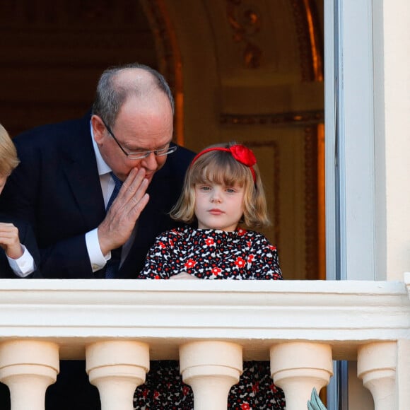 Le prince Albert II de Monaco et ses enfants le prince héréditaire Jacques et la princesse Gabriella - Le prince Albert II de Monaco et ses enfants assistent depuis le balcon du palais à la célébration de la Fête Dieu à Monaco le 3 juin 2021. © Claudia Albuquerque / Bestimage