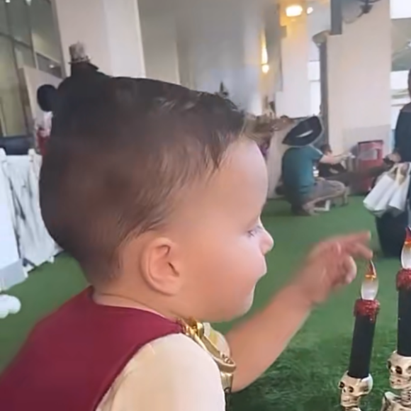 Le petit Milann, 2 ans, à la fête d'Halloween de sa crèche.