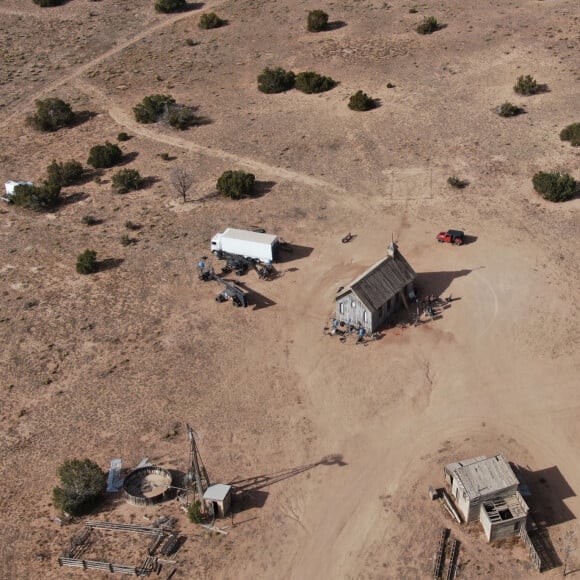 Exclusif - Vue aérienne du lieu de tournage du film "Rust" ou Halyna Hutchins (directrice de la photographie du film) a été abattue accidentellement par l'acteur Alec Baldwin à Santa Fe au Nouveau-Mexique le 23 octobre 2021.