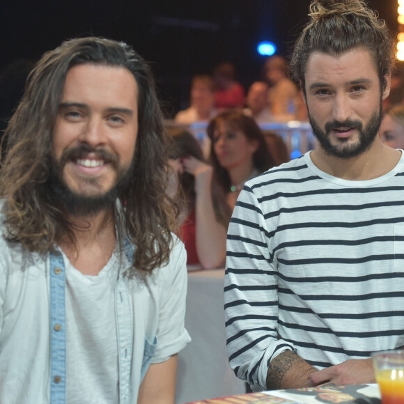 Floriant Delavéga et Jeremy Frérot - Les Fréro Delavega enregistrent leur dernier duo télévisé lors de l'émission "Les Années Bonheur" avant qu'ils ne se séparent, Saint-Denis le 7 mars 2017. © Giancarlo Gorassini/Bestimage