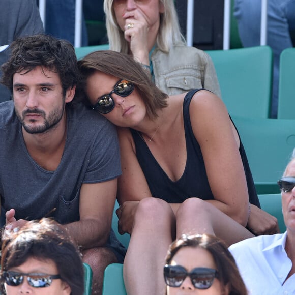 Laure Manaudou et Jérémy Frérot dans les tribunes lors de la finale des Internationaux de tennis de Roland-Garros à Paris, le 7 juin 2015.