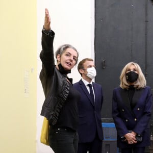 Le président de la République française, Emmanuel Macron et sa femme la Première dame, Brigitte Macron visitent une exposition de la photographe française Natacha Lesueur à la Villa Medicis Académie française de Rome, Italie, le 29 octobre 2021, à la veille d'un sommet du G20. © Stéphane Lemouton/Bestimage