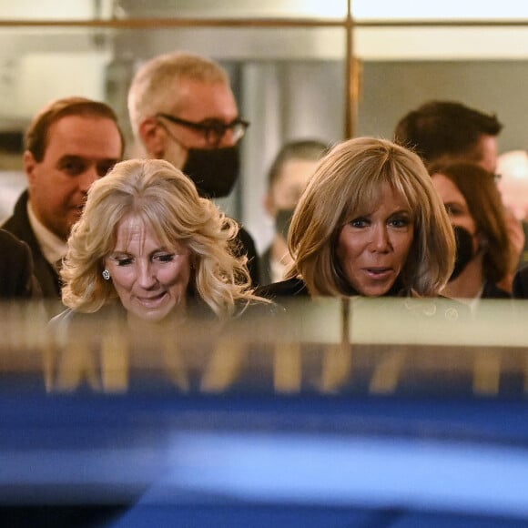 La Première Dame de France Brigitte Macron et la Première Dame des États-Unis Jill Biden, à la sortie du restaurant Il Marchese de la Via di Ripetta à Rome, Italie, le 29 octobre 2021. © ANSA/Zuma Press/Bestimage