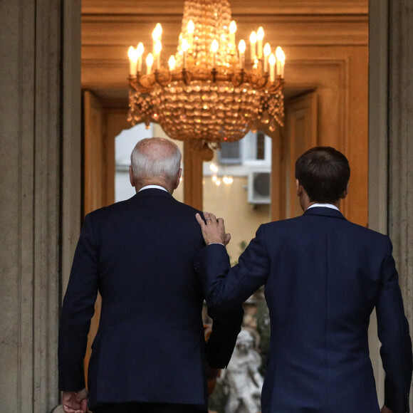Le président de la République française, Emmanuel Macron rencontre le président des Etats-Unis, Joe Biden à la Villa Bonaparte à Rome, Italie, le 29 octobre 2021, en marge du sommet du G20. © Stéphane Lemouton/bestimage