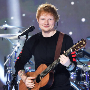 Ed Sheeran se produit dans l'émission Idol sur TV4 en Suède le 7 octobre 2021 