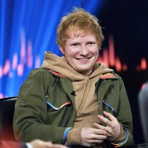 Ed Sheeran sur le plateau de l'émission "Skavlan" à Stockholm, le 6 octobre 2021.