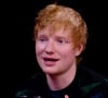 Ed Sheeran goûte aux épices dans l'émission "Hote Ones" en dégustant des ailes de poulet tout en étant interviewé selon le principe de ce programme américain diffusé sur YouTube.