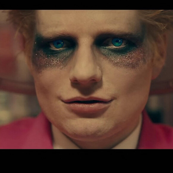 Ed Sheeran sous les traits du Joker dans son clip "Bad Habits". Le 18 juin 2021.