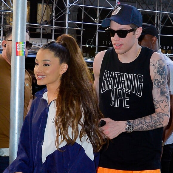 Ariana Grande et son compagnon Pete Davidson font du shopping dans les rues de New York, le 29 juin 2018 