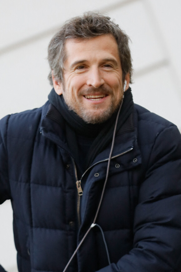 Guillaume Canet - Sortie de l'émission "Vivement Dimanche" au studio Gabriel à Paris, le 27 octobre 2021. © Christophe Clovis / Bestimage