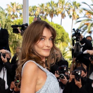 Carla Bruni-Sarkozy (habillée en Céline) - Montée des marches du film " Annette " lors de la cérémonie d'ouverture du 74ème Festival International du Film de Cannes. Le 6 juillet 2021 © Borde-Jacovides-Moreau / Bestimage