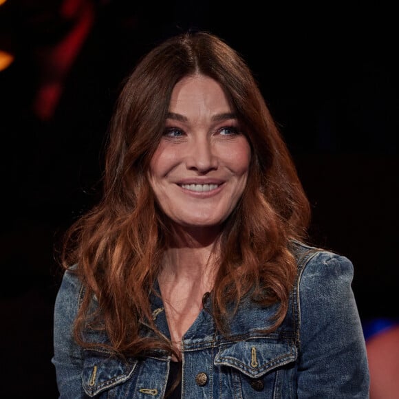 Exclusif - Carla Bruni Sarkozy - Enregistrement de l'émission "Allez viens je t'emmène…Au Music Hall" au Studio Gabriel à Paris, qui sera diffusée le 28 mai sur France 3. Le 6 avril 2021 © Cyril Moreau / Bestimage  Exclusive - No Web No Blog pour Belgique et Suisse 