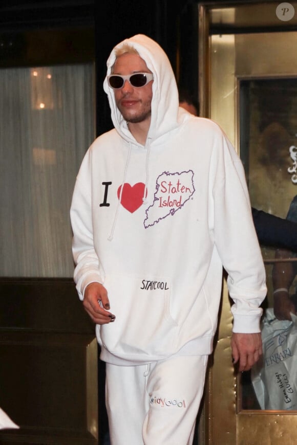 Pete Davidson à la sortie de son hôtel à New York, le 14 septembre 2021. 