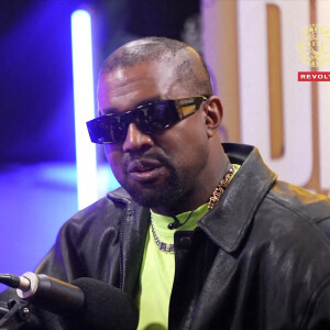 Kanye West (Ye) lors de l'enregistrement du podcast "Drink Champs"