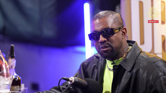 Kanye West (Ye) lors de l'enregistrement du podcast "Drink Champs"