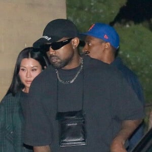 Kim Kardashian et Kanye West à la sortie du restaurant "Nobu" à Los Angeles, le 30 septembre 2021.