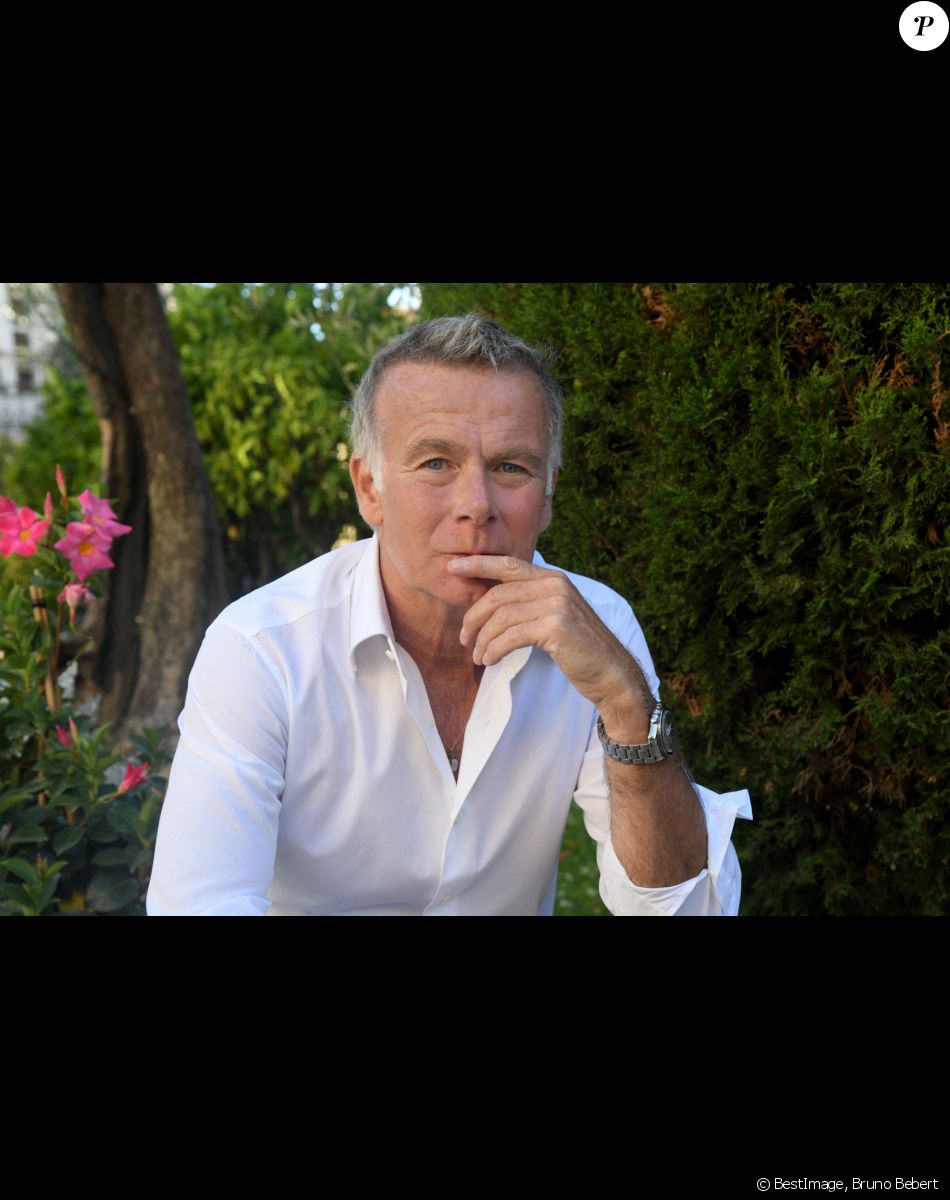 Franck Dubosc durant la 1ère journée du Liban à Mougins, le 1er août 2021, journée caritative, organisée par l'association "Mon Liban d'Azur" sous forme de marché solidaire, de tombola afin de récolter des fonds qui permettront de venir en aide à l'Hôpital Français du Levant, pour notamment l'achat d'un scanner. © Bruno Bebert/Bestimage